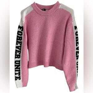H&M Pink Sweater with Black Lettering – Size M – Chic Casual Style
